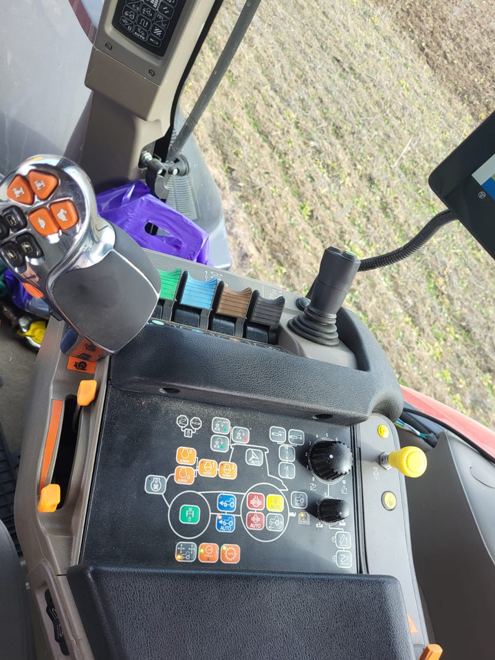 CASE OPTUM 270 CVX - Tracteur agricole: photos 5 CASE OPTUM 270 CVX - Tracteur agricole: photos 5