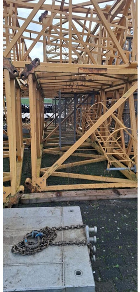 Liebherr 256HC reinforced 4,14m towers - Grue à tour: photos 1 Liebherr 256HC reinforced 4,14m towers - Grue à tour: photos 1