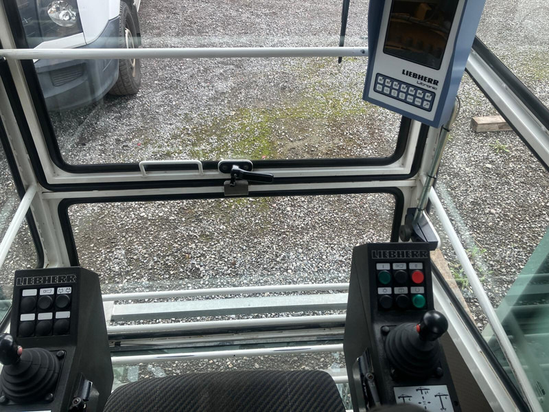 Liebherr 85EC-B 2012yom - Grue à tour: photos 3 Liebherr 85EC-B 2012yom - Grue à tour: photos 3