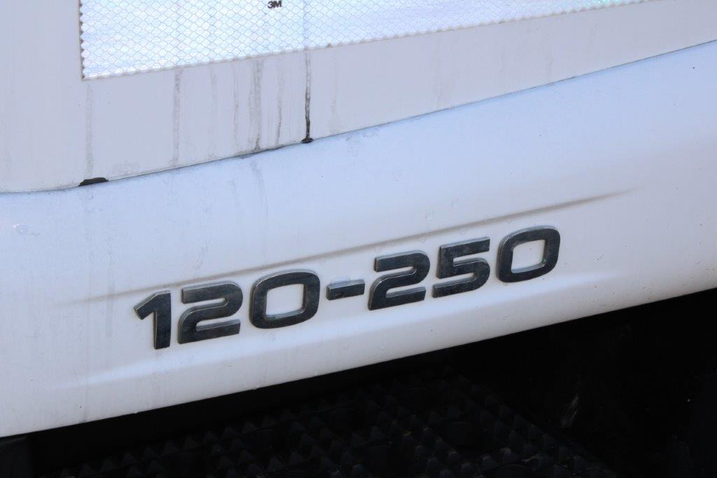 Iveco Eurocargo 120E250 - Camion à rideaux coulissants: photos 4 Iveco Eurocargo 120E250 - Camion à rideaux coulissants: photos 4