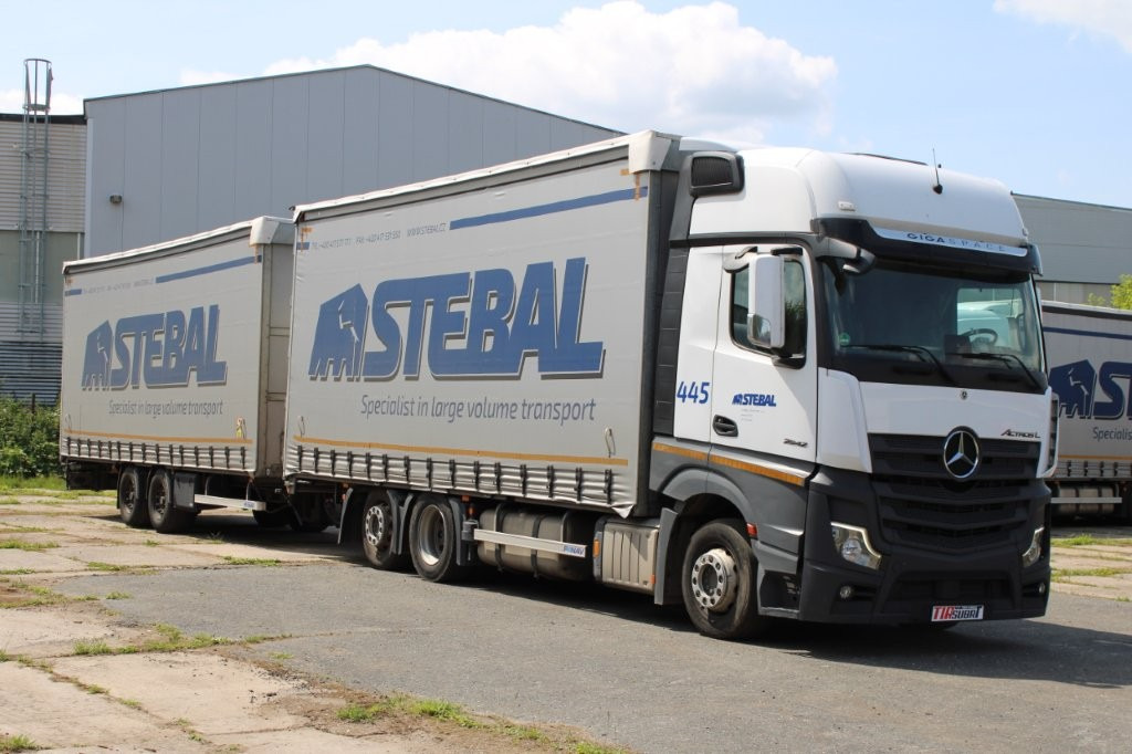 Mercedes-Benz Actros 2542 NAVIGACE + PANAV TVK 18 M (8,20m x 2,4 - Camion à rideaux coulissants, Remorque rideaux coulissants: photos 1 Mercedes-Benz Actros 2542 NAVIGACE + PANAV TVK 18 M (8,20m x 2,4 - Camion à rideaux coulissants, Remorque rideaux coulissants: photos 1