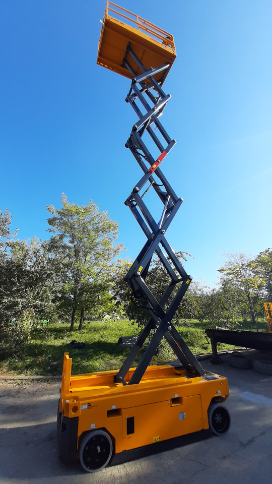 Compact 12 - Nacelle ciseaux: photos 3 Compact 12 - Nacelle ciseaux: photos 3