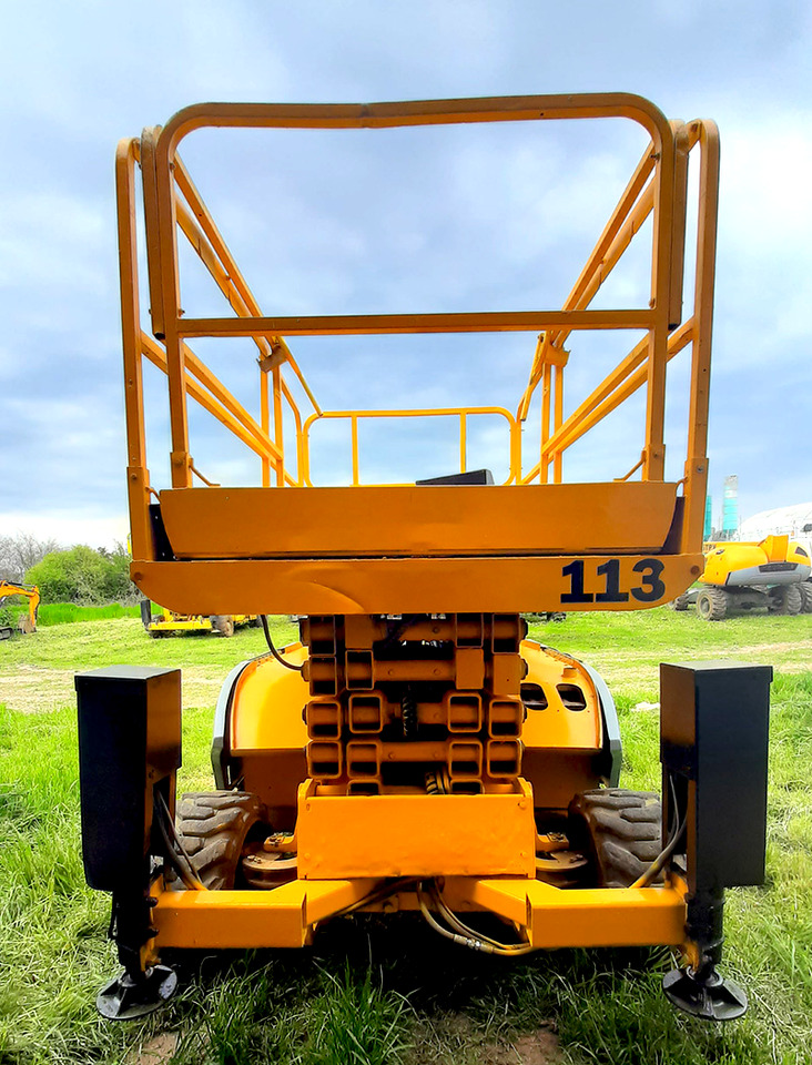 HAULOTTE Compact 12 DX - Nacelle ciseaux: photos 1 HAULOTTE Compact 12 DX - Nacelle ciseaux: photos 1