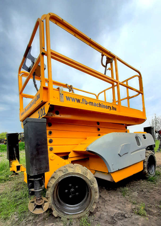 HAULOTTE Compact 12 DX - Nacelle ciseaux: photos 3 HAULOTTE Compact 12 DX - Nacelle ciseaux: photos 3