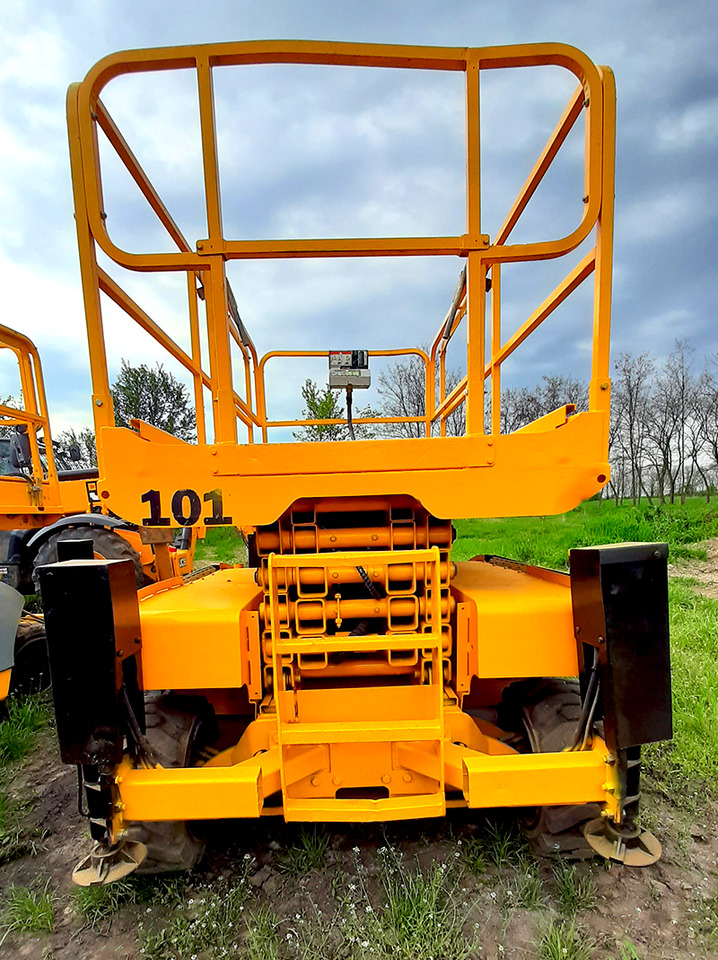 HAULOTTE Compact 12 DX - Nacelle ciseaux: photos 4 HAULOTTE Compact 12 DX - Nacelle ciseaux: photos 4