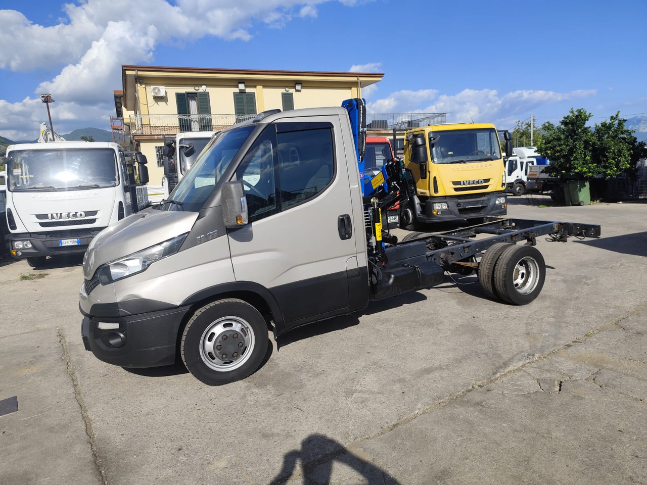 IVECO DAILY 35-130 - Camion grue, Véhicule utilitaire benne: photos 2 IVECO DAILY 35-130 - Camion grue, Véhicule utilitaire benne: photos 2