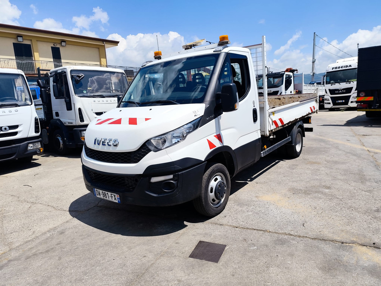 IVECO DAILY 35-130 - Véhicule utilitaire benne: photos 1 IVECO DAILY 35-130 - Véhicule utilitaire benne: photos 1