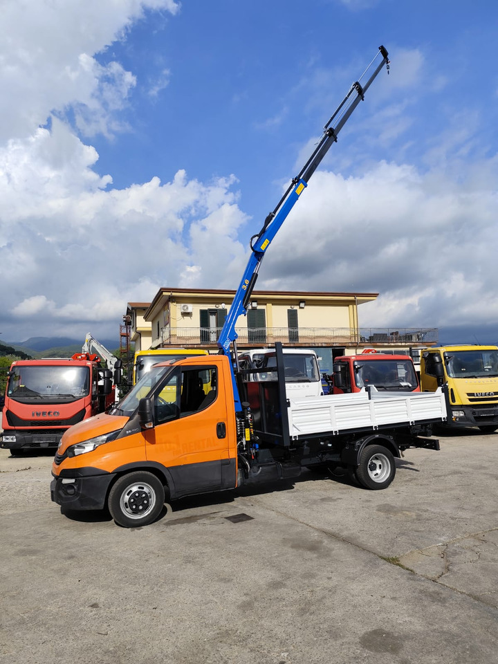 IVECO DAILY 35-140 - Camion grue: photos 4 IVECO DAILY 35-140 - Camion grue: photos 4