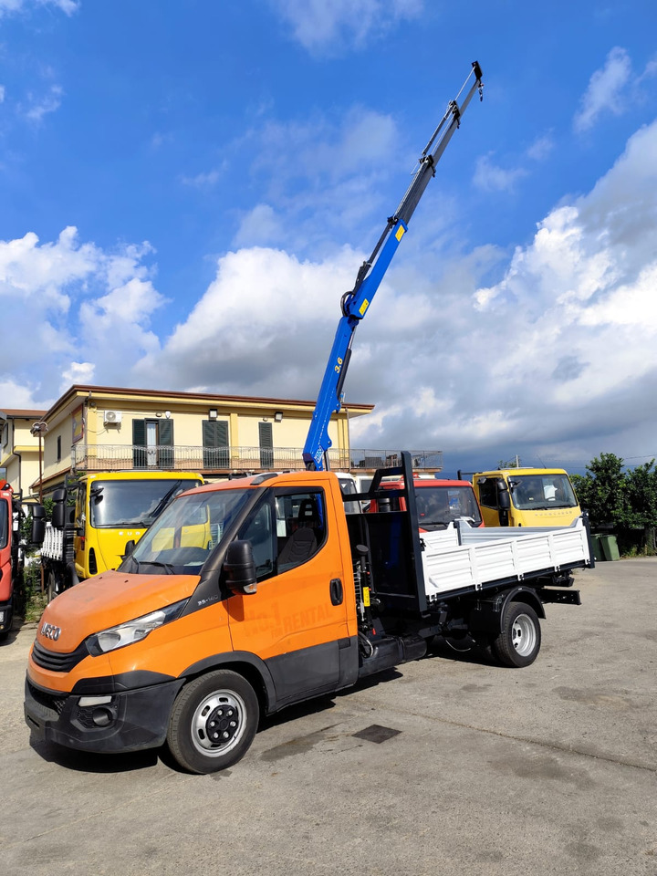 IVECO DAILY 35-140 - Camion grue: photos 1 IVECO DAILY 35-140 - Camion grue: photos 1