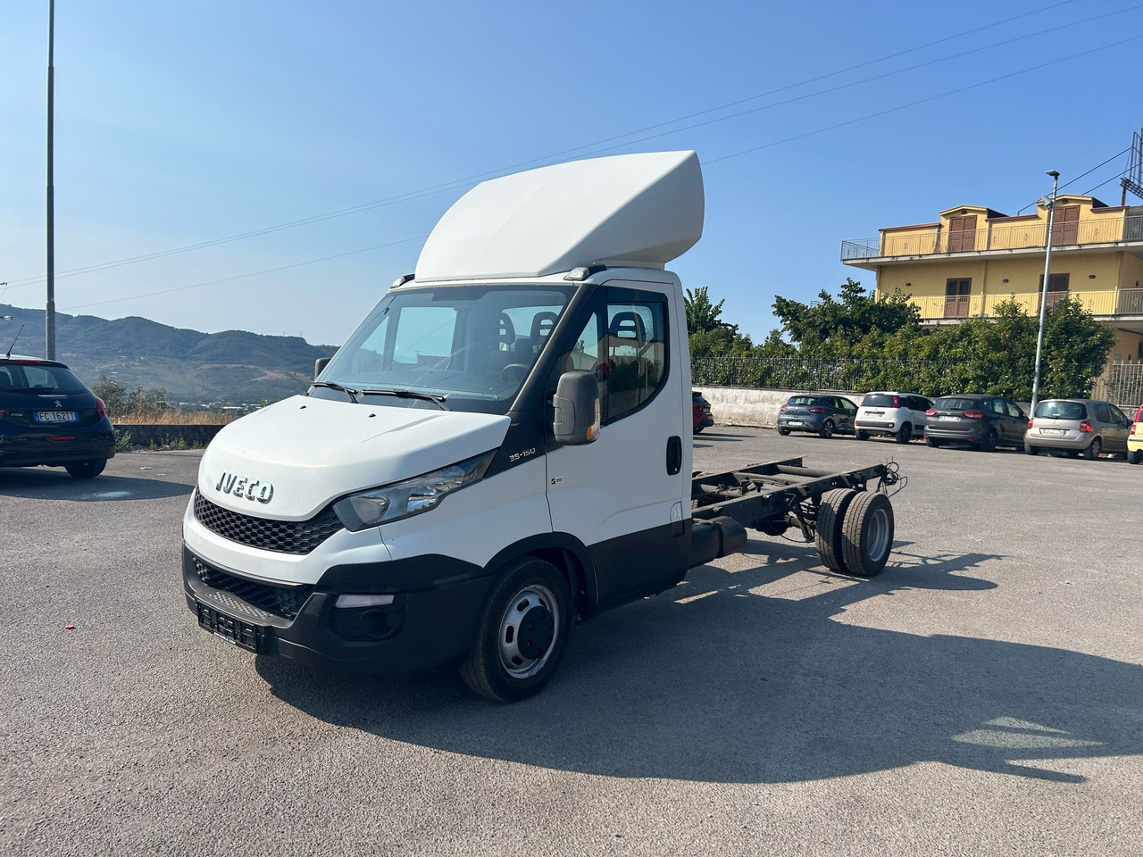 IVECO DAILY 35C15 - Camion grue: photos 1 IVECO DAILY 35C15 - Camion grue: photos 1