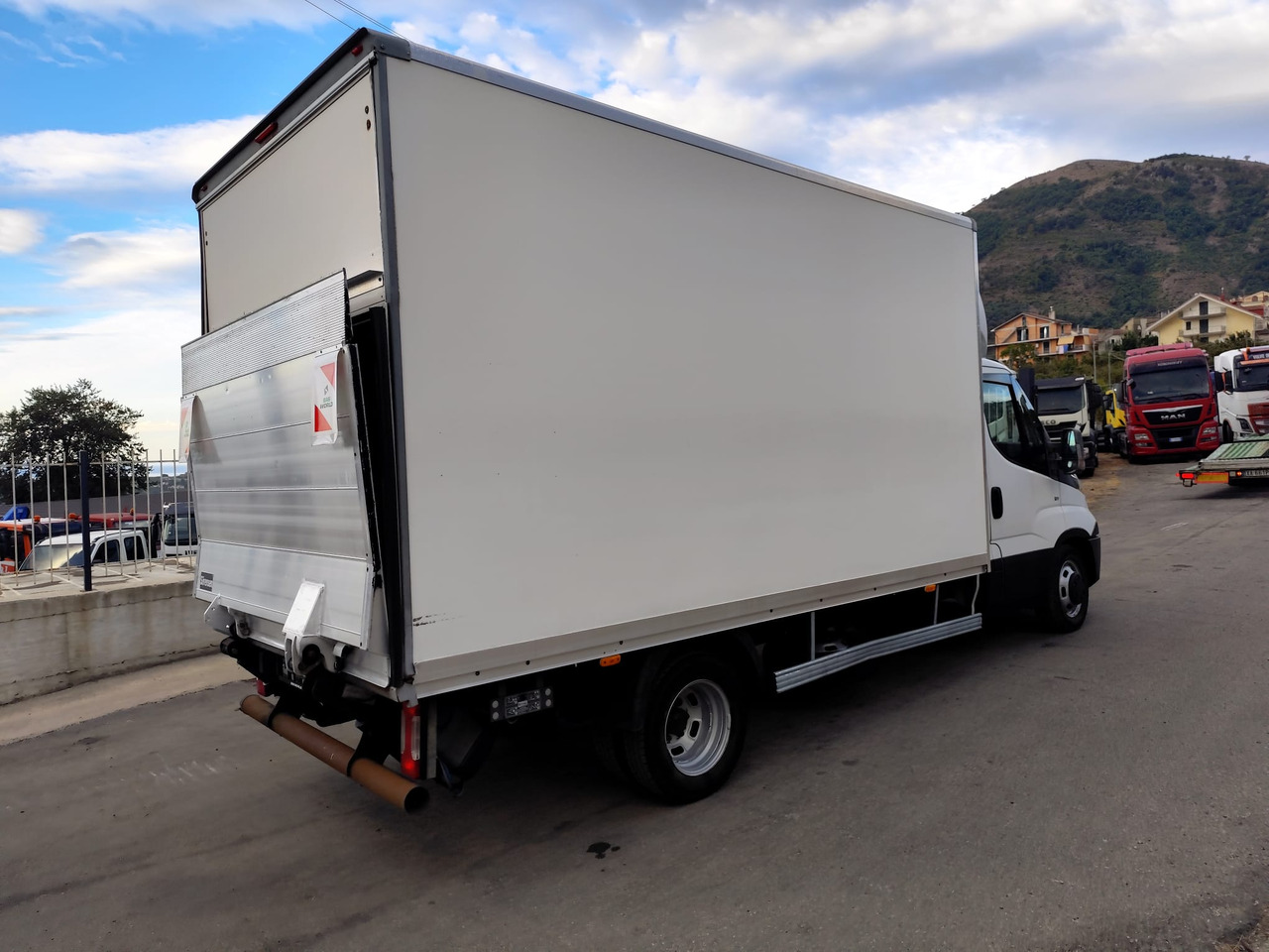 IVECO DAILY 35C15 - Fourgon utilitaire: photos 5 IVECO DAILY 35C15 - Fourgon utilitaire: photos 5