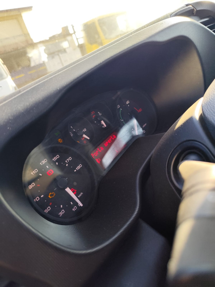 IVECO DAILY 35C15 - Camion grue, Véhicule utilitaire benne: photos 4 IVECO DAILY 35C15 - Camion grue, Véhicule utilitaire benne: photos 4