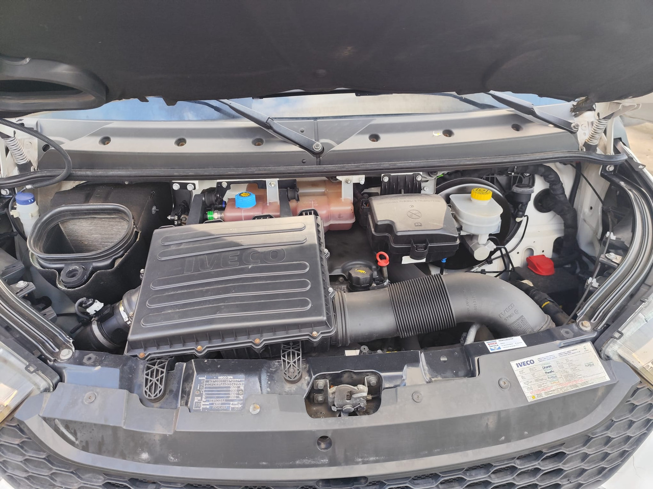 IVECO DAILY 35C15 - Fourgon utilitaire: photos 2 IVECO DAILY 35C15 - Fourgon utilitaire: photos 2