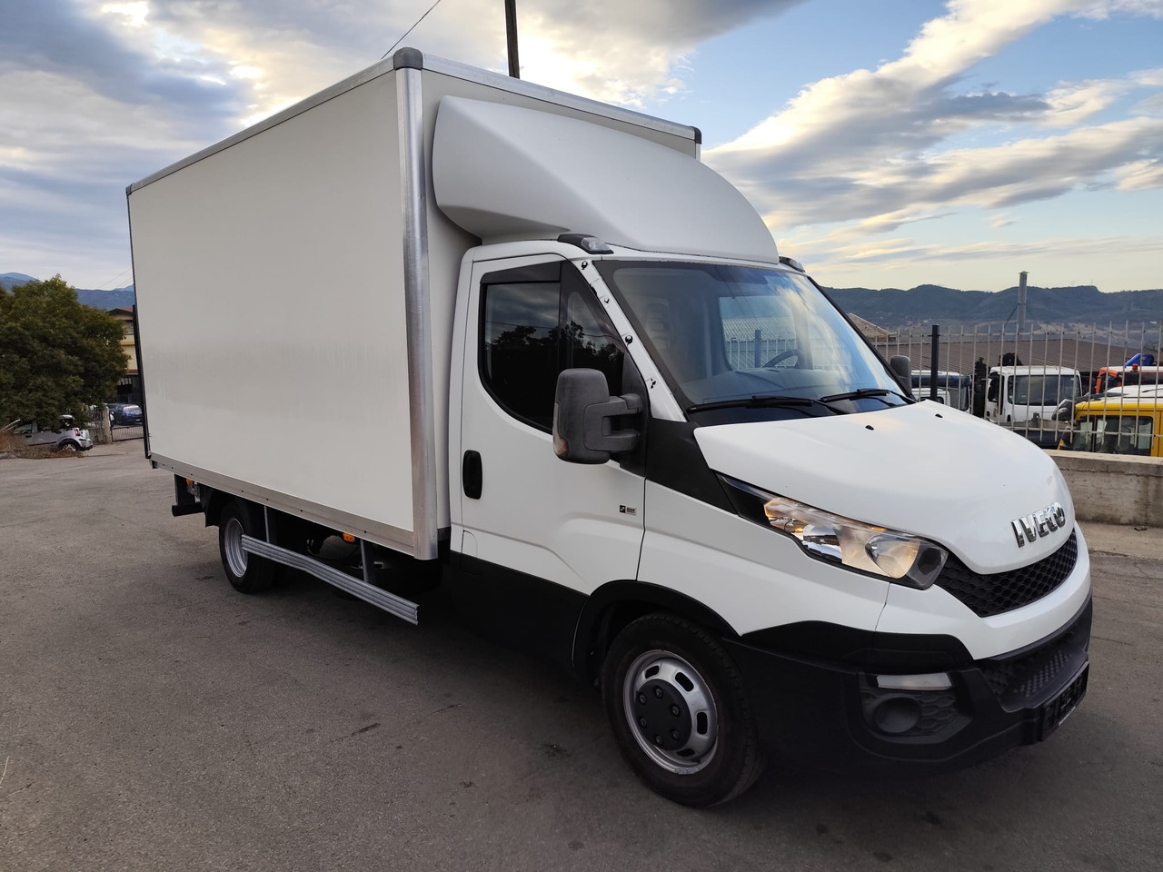 IVECO DAILY 35C15 - Fourgon utilitaire: photos 4 IVECO DAILY 35C15 - Fourgon utilitaire: photos 4