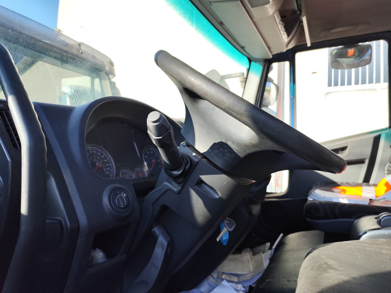 IVECO EUROCARGO 150E25 - Châssis cabine: photos 3 IVECO EUROCARGO 150E25 - Châssis cabine: photos 3