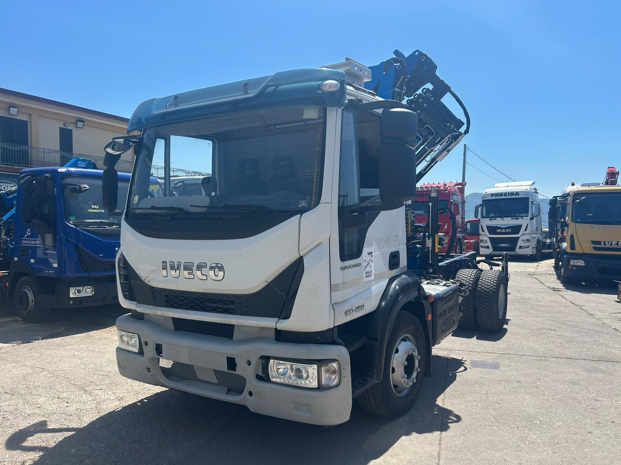 IVECO EUROCARGO 160-250 - Camion grue: photos 1 IVECO EUROCARGO 160-250 - Camion grue: photos 1