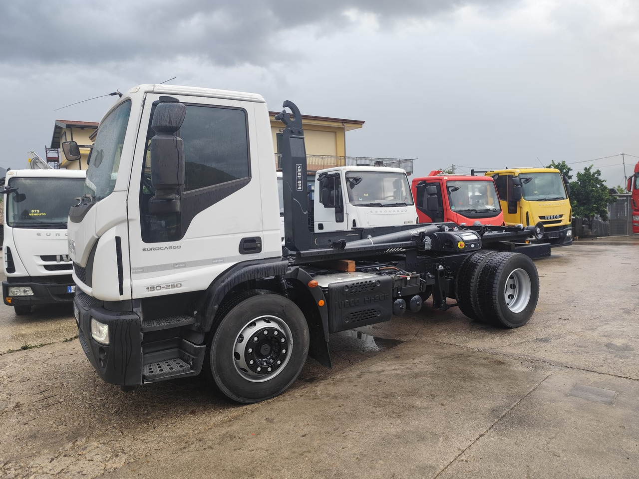 IVECO EUROCARGO 180-250 - Camion ampliroll, Camion grue: photos 1 IVECO EUROCARGO 180-250 - Camion ampliroll, Camion grue: photos 1