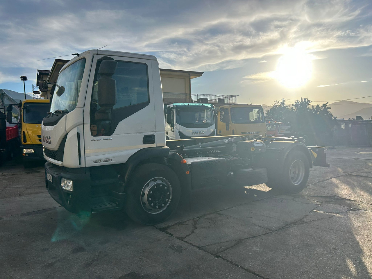 IVECO EUROCARGO 180-250 - Camion ampliroll, Camion grue: photos 5 IVECO EUROCARGO 180-250 - Camion ampliroll, Camion grue: photos 5