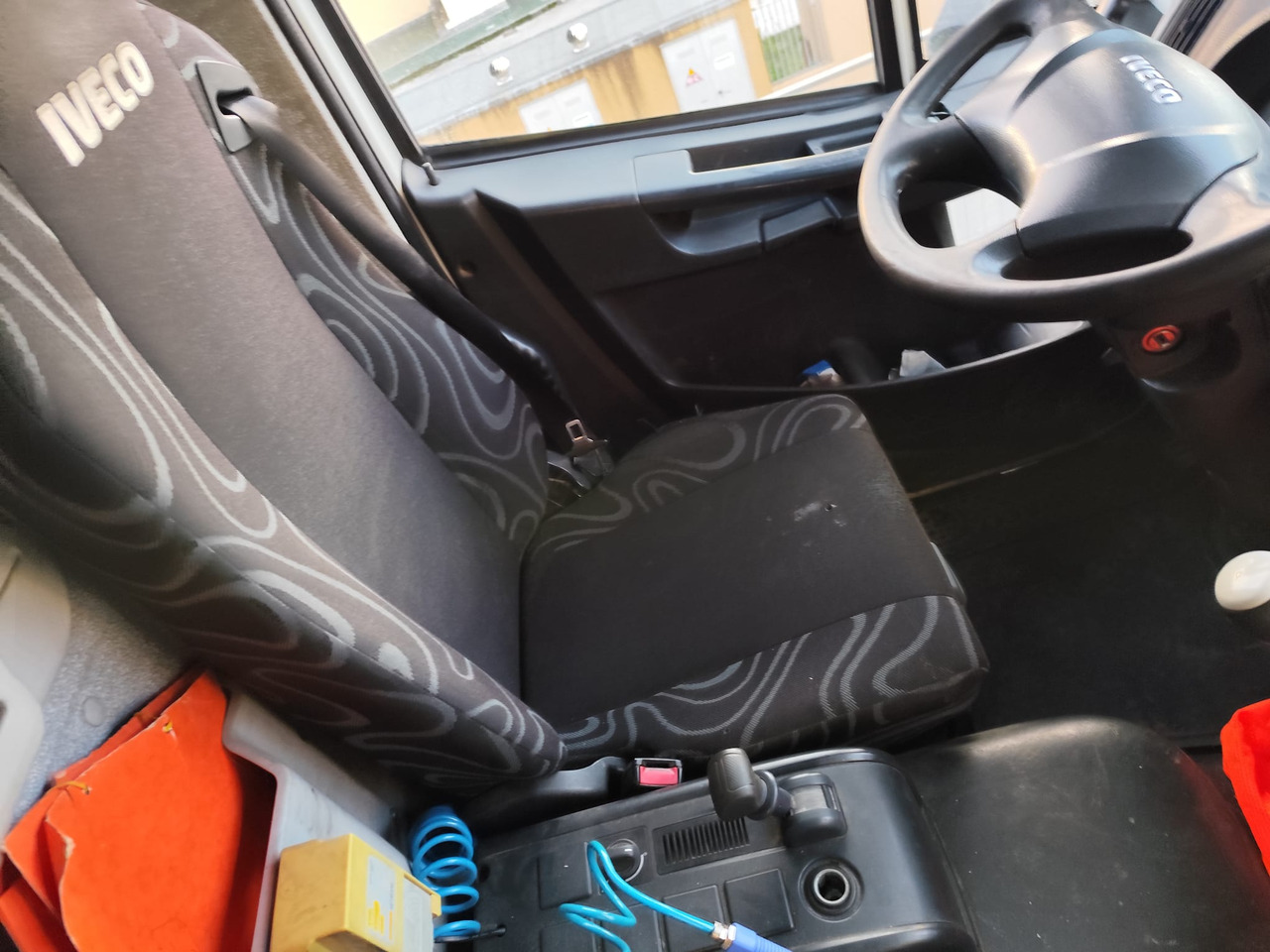 IVECO EUROCARGO 180E25 - Camion grue, Camion grue: photos 4 IVECO EUROCARGO 180E25 - Camion grue, Camion grue: photos 4