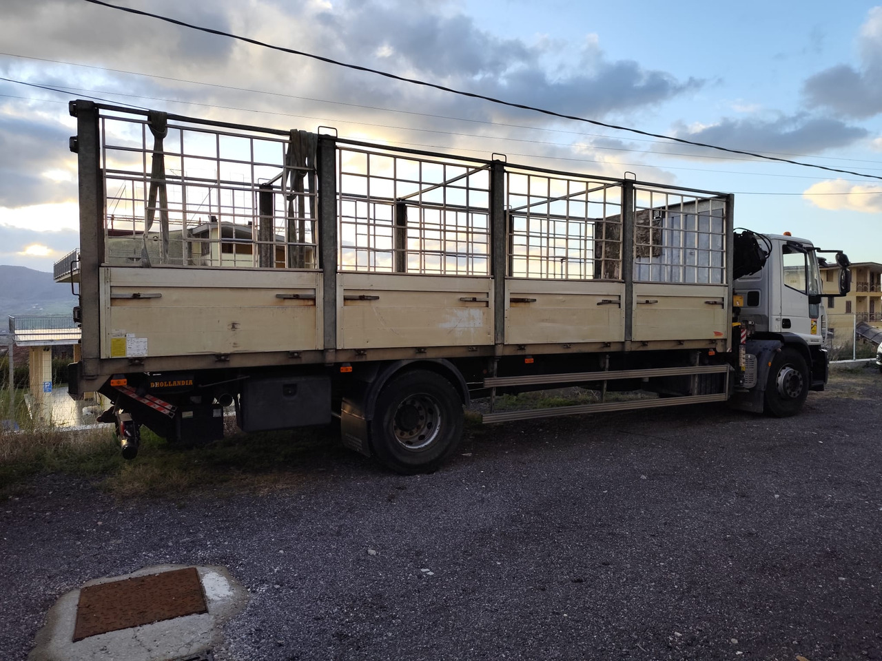IVECO EUROCARGO 180E25 - Camion grue, Camion grue: photos 3 IVECO EUROCARGO 180E25 - Camion grue, Camion grue: photos 3