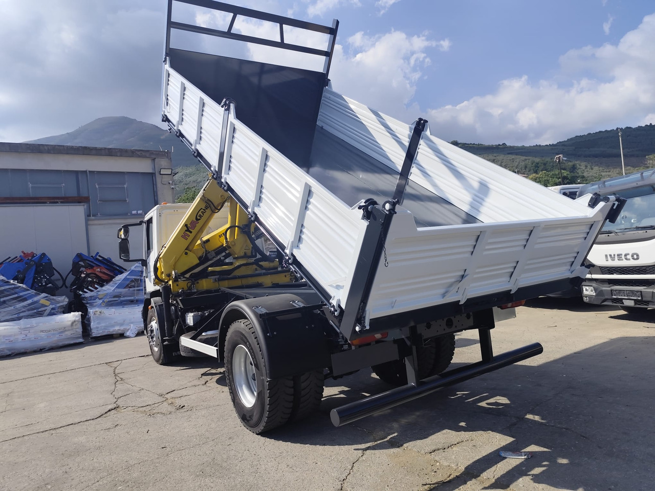 IVECO EUROCARGO 180E30 - Camion benne, Camion grue: photos 5 IVECO EUROCARGO 180E30 - Camion benne, Camion grue: photos 5