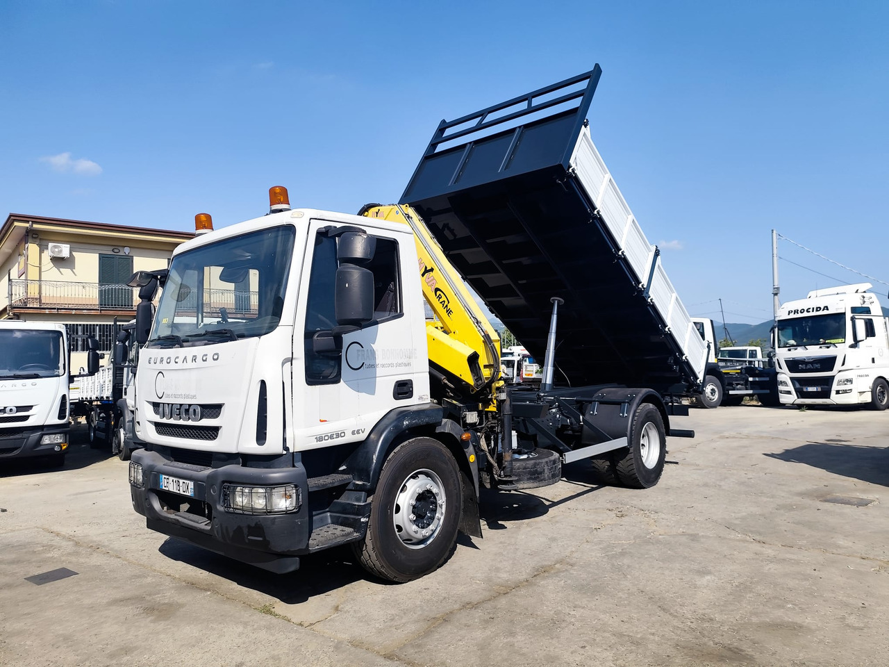 IVECO EUROCARGO 180E30 - Camion benne, Camion grue: photos 1 IVECO EUROCARGO 180E30 - Camion benne, Camion grue: photos 1