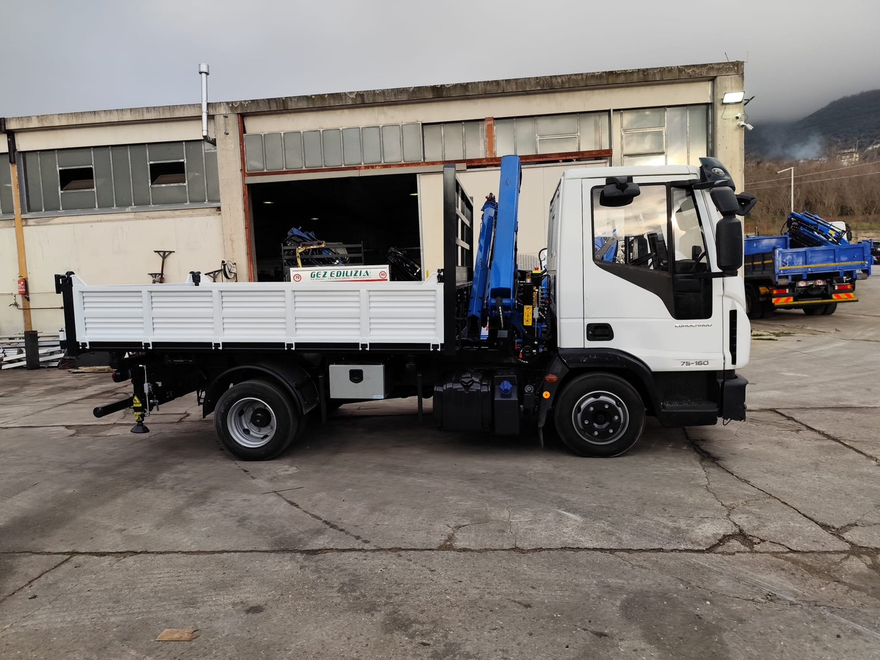 Camion benne, Camion grue IVECO EUROCARGO 75-160: photos 28