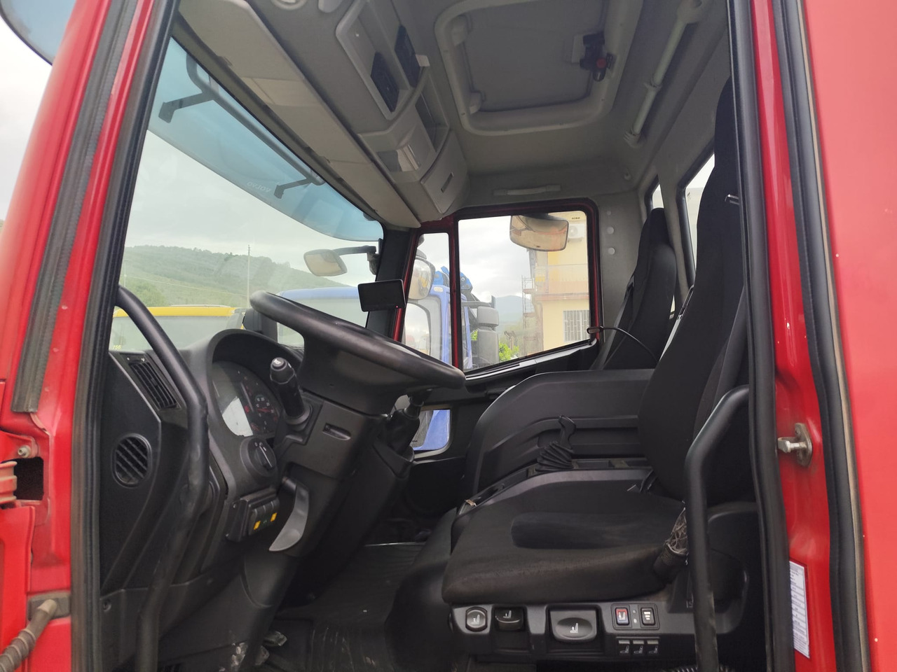 IVECO EUROCARGO 75-210 - Camion benne: photos 3 IVECO EUROCARGO 75-210 - Camion benne: photos 3