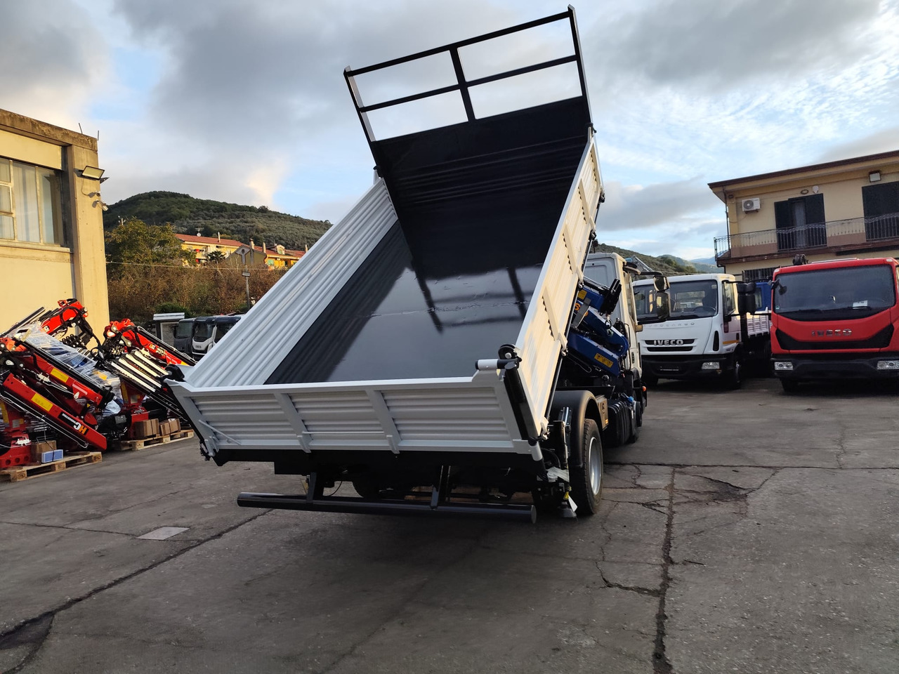 IVECO EUROCARGO 80-210 - Camion grue, Camion benne: photos 5 IVECO EUROCARGO 80-210 - Camion grue, Camion benne: photos 5