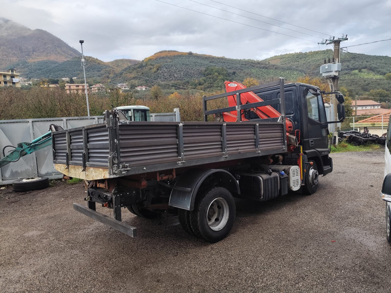 IVECO EUROCARGO 80E18 - Camion grue, Camion benne: photos 2 IVECO EUROCARGO 80E18 - Camion grue, Camion benne: photos 2