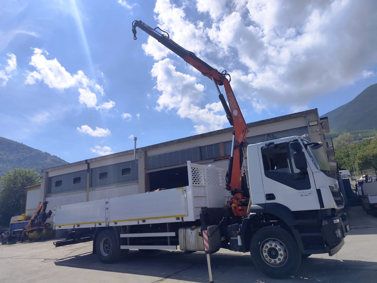 IVECO STRALIS 190S31 - Camion grue: photos 3 IVECO STRALIS 190S31 - Camion grue: photos 3