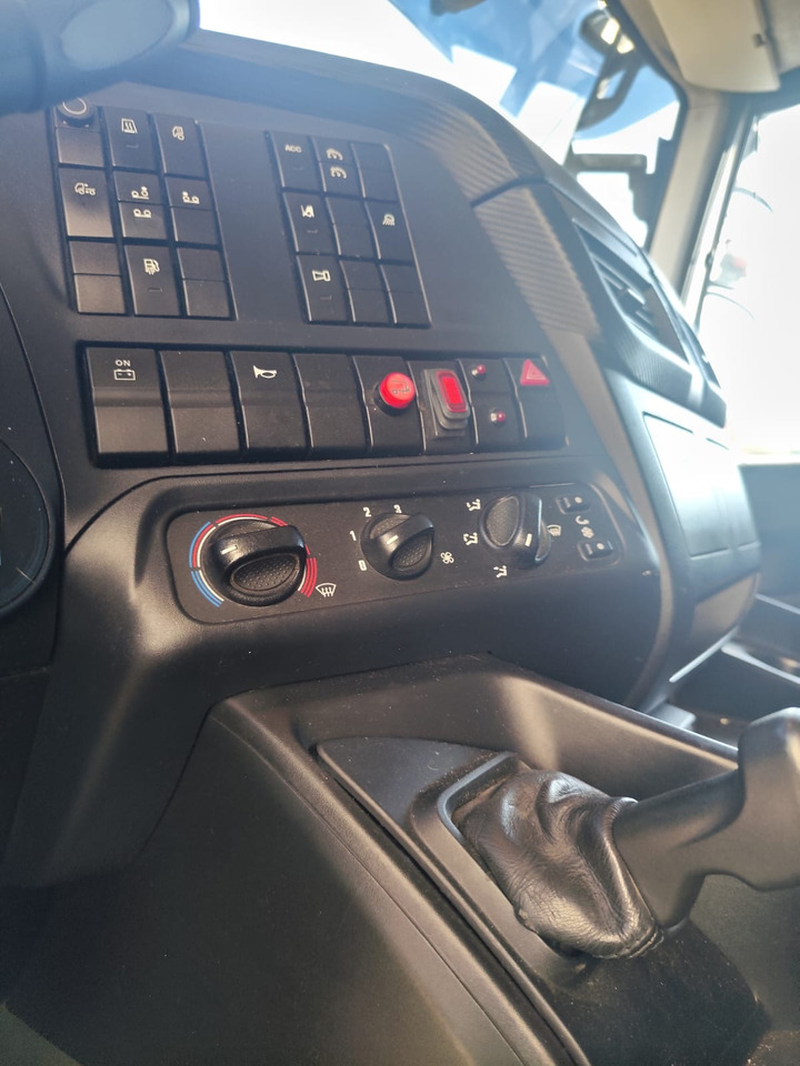 IVECO STRALIS AD 260S31 XP - Châssis cabine: photos 4 IVECO STRALIS AD 260S31 XP - Châssis cabine: photos 4
