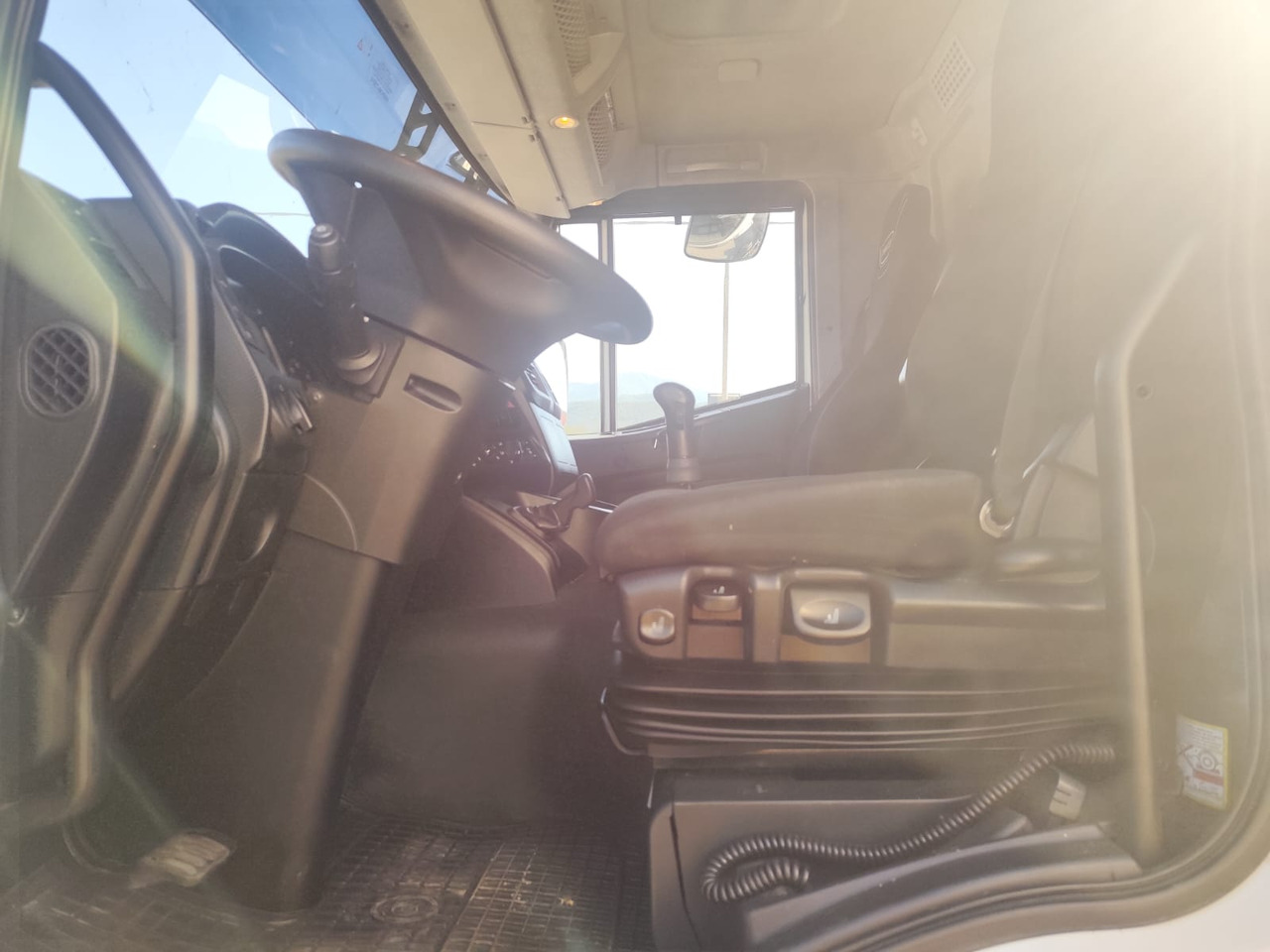 IVECO STRALIS AD 260S31 XP - Châssis cabine: photos 2 IVECO STRALIS AD 260S31 XP - Châssis cabine: photos 2