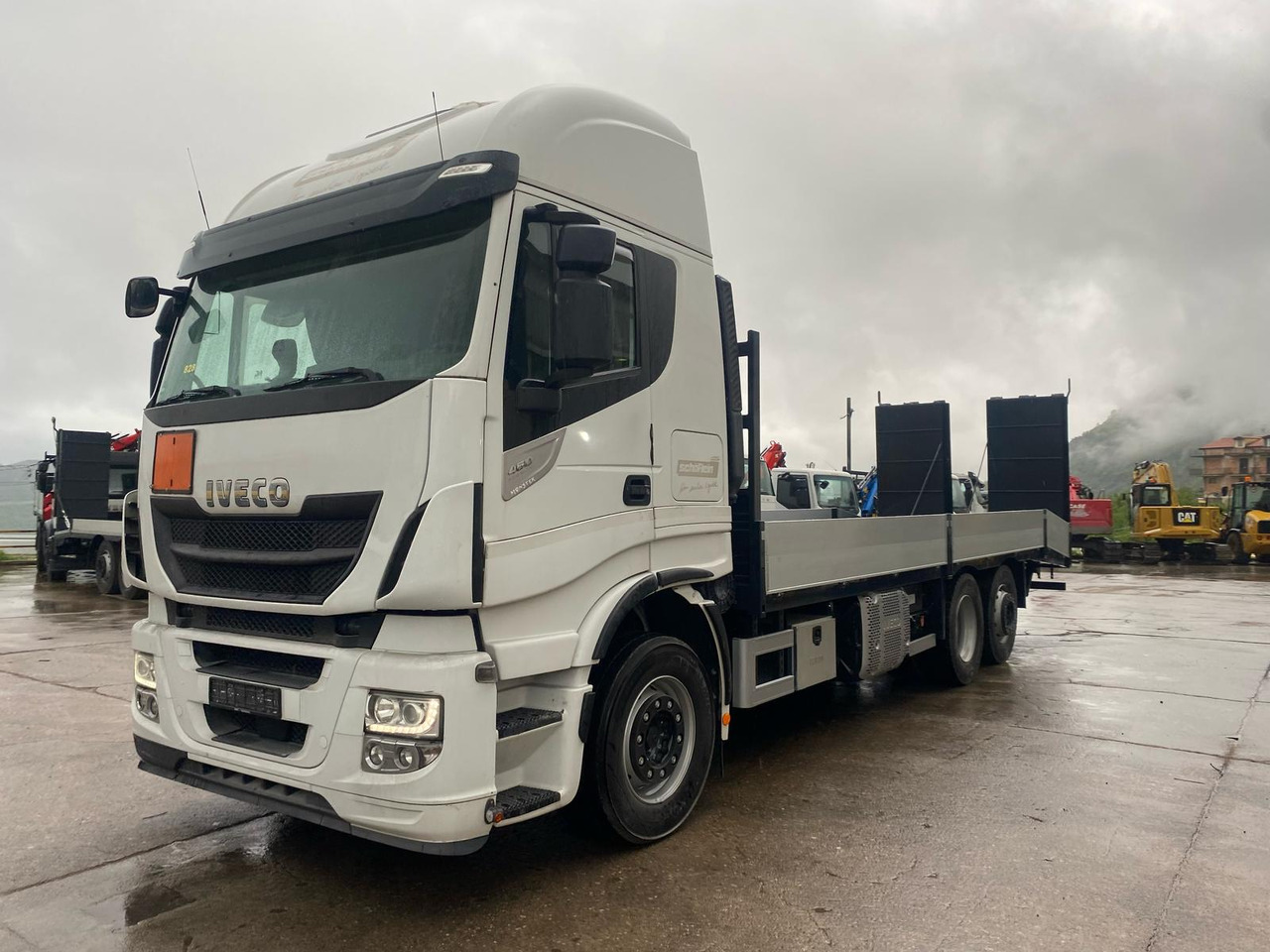 IVECO STRALIS AS 260S46 - Camion plateau: photos 1 IVECO STRALIS AS 260S46 - Camion plateau: photos 1