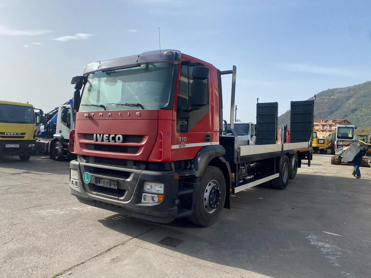IVECO STRALIS CUBE 260S31 - Camion plateau: photos 1 IVECO STRALIS CUBE 260S31 - Camion plateau: photos 1
