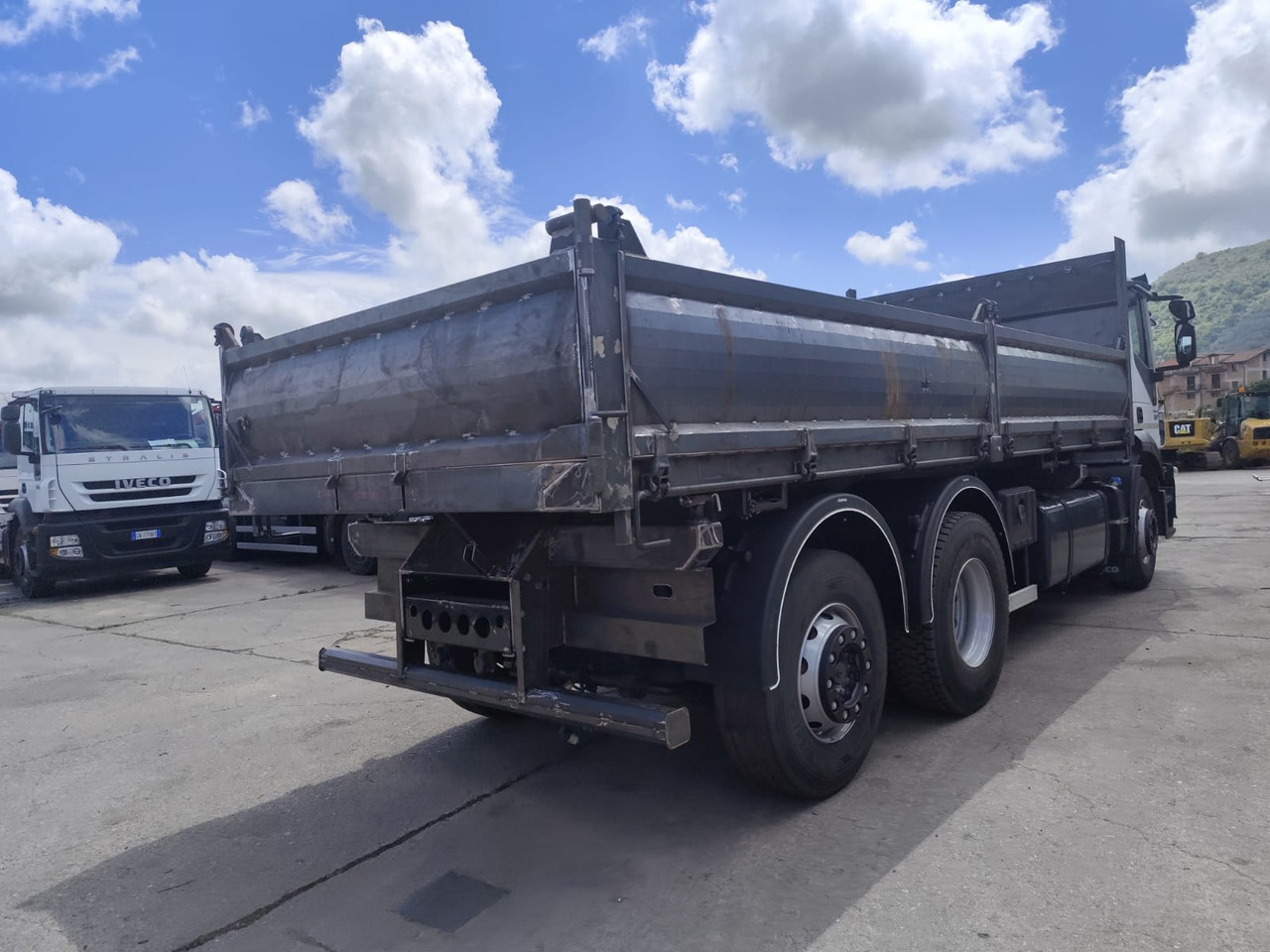 IVECO STRALIS CUBE 260S31 - Camion grue: photos 2 IVECO STRALIS CUBE 260S31 - Camion grue: photos 2