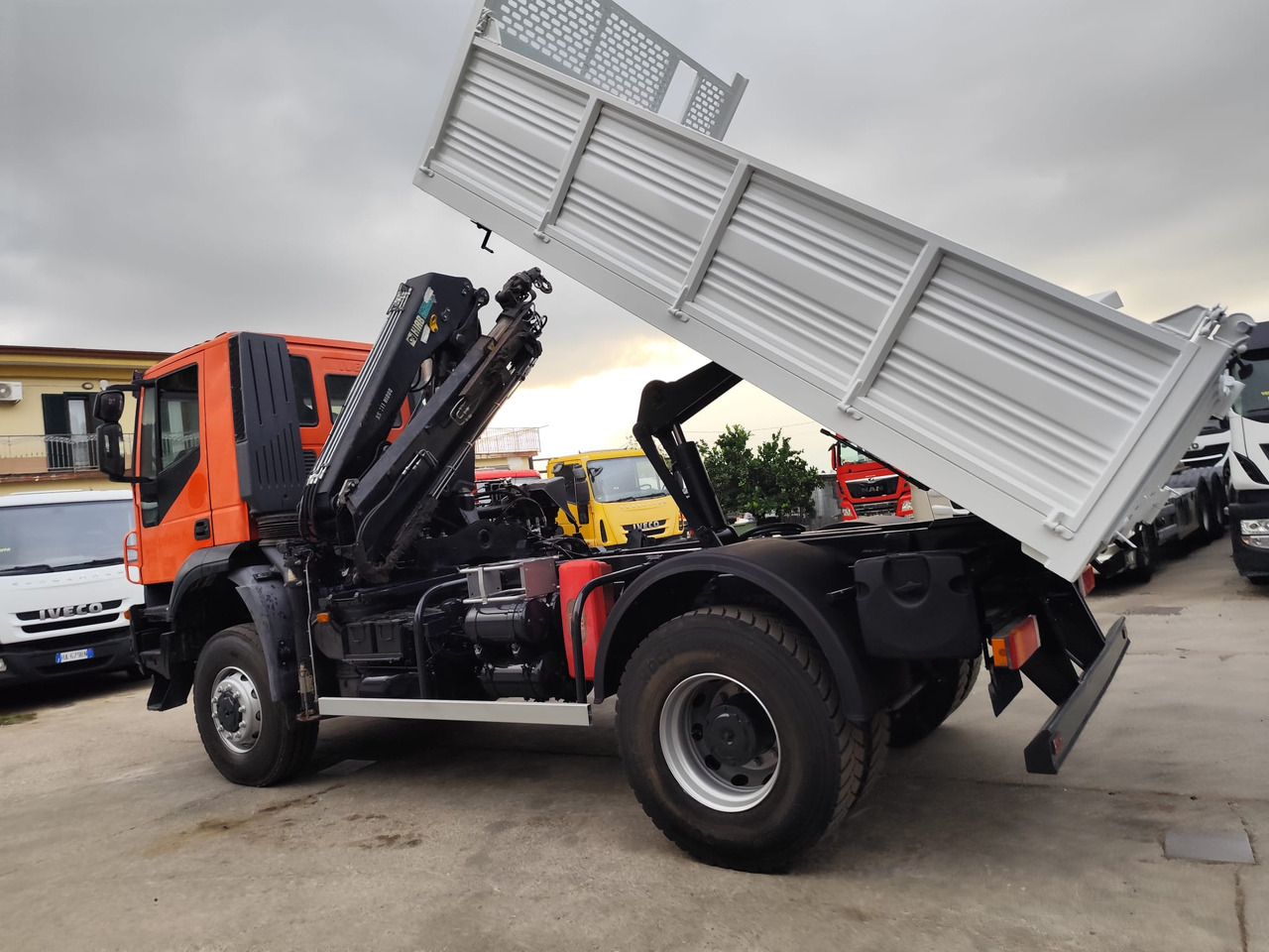 IVECO TRAKKER 190T36 - Camion grue, Camion benne: photos 4 IVECO TRAKKER 190T36 - Camion grue, Camion benne: photos 4