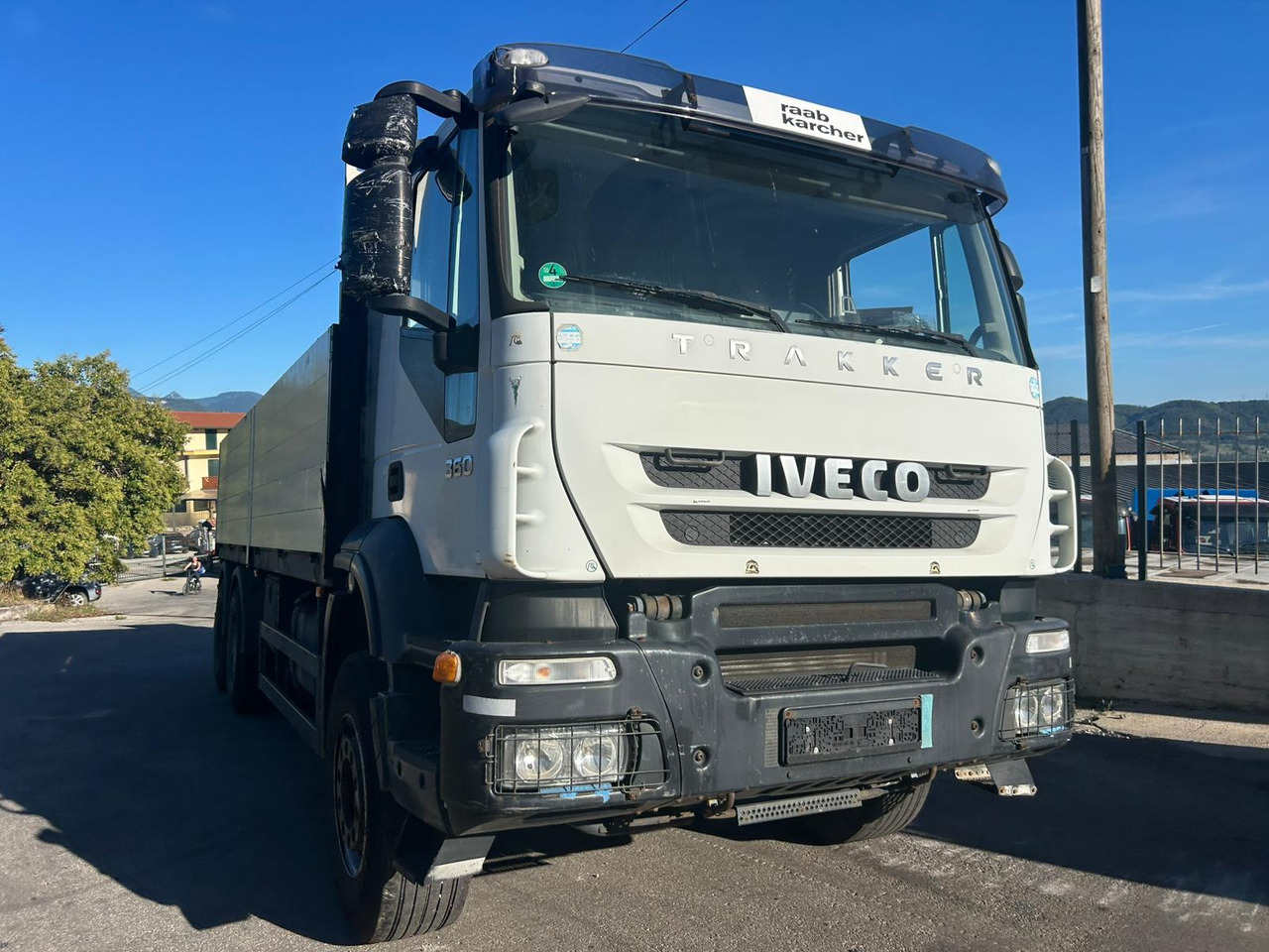 IVECO TRAKKER 260T36 - Camion plateau: photos 4 IVECO TRAKKER 260T36 - Camion plateau: photos 4