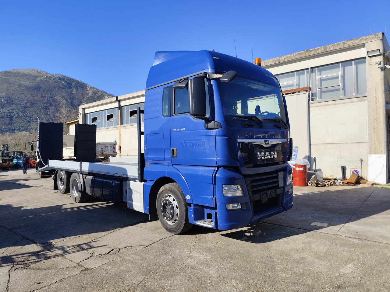 MAN TGX 26.420 - Camion plateau: photos 1 MAN TGX 26.420 - Camion plateau: photos 1