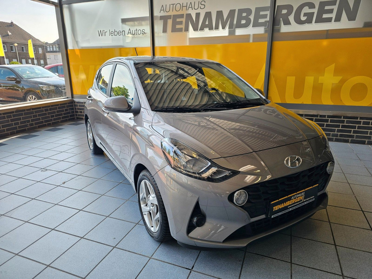 Hyundai i10 Trend AUTOMATIK SHZ PDC LenkrHzg DAB Spurhal - Voiture: photos 2 Hyundai i10 Trend AUTOMATIK SHZ PDC LenkrHzg DAB Spurhal - Voiture: photos 2
