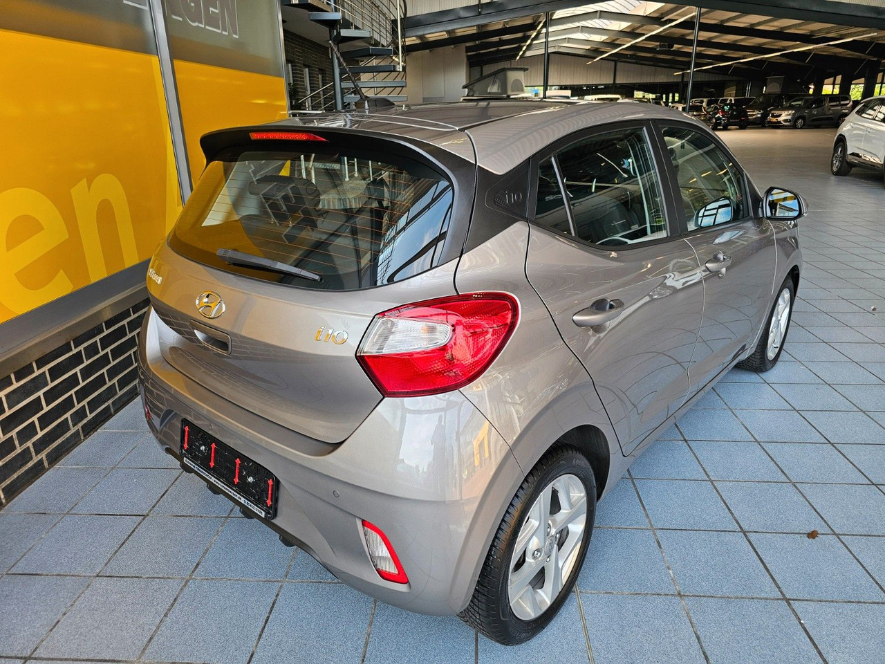 Hyundai i10 Trend AUTOMATIK SHZ PDC LenkrHzg DAB Spurhal - Voiture: photos 3 Hyundai i10 Trend AUTOMATIK SHZ PDC LenkrHzg DAB Spurhal - Voiture: photos 3