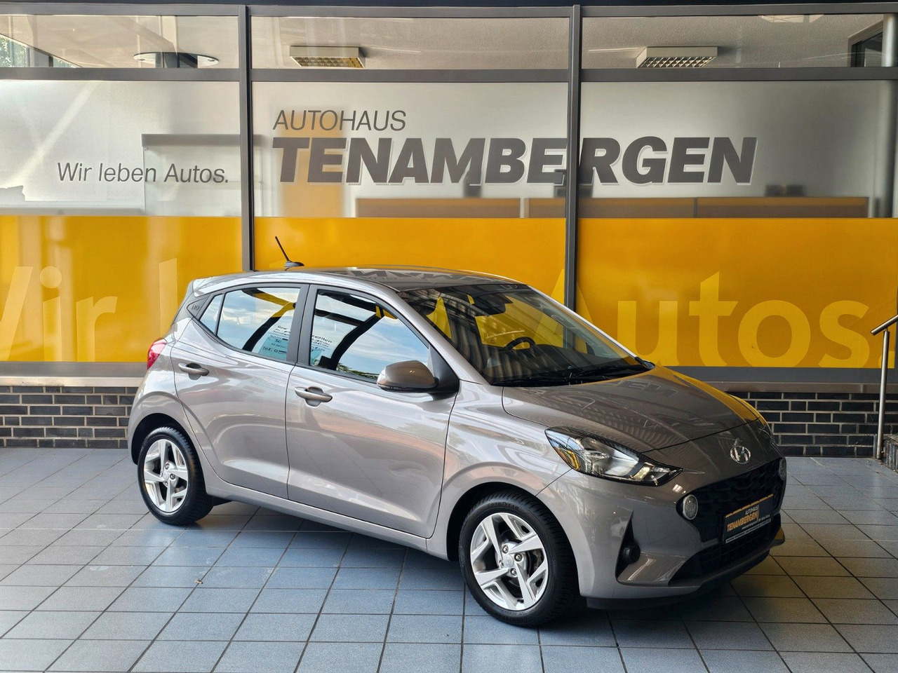 Hyundai i10 Trend AUTOMATIK SHZ PDC LenkrHzg DAB Spurhal - Voiture: photos 1 Hyundai i10 Trend AUTOMATIK SHZ PDC LenkrHzg DAB Spurhal - Voiture: photos 1
