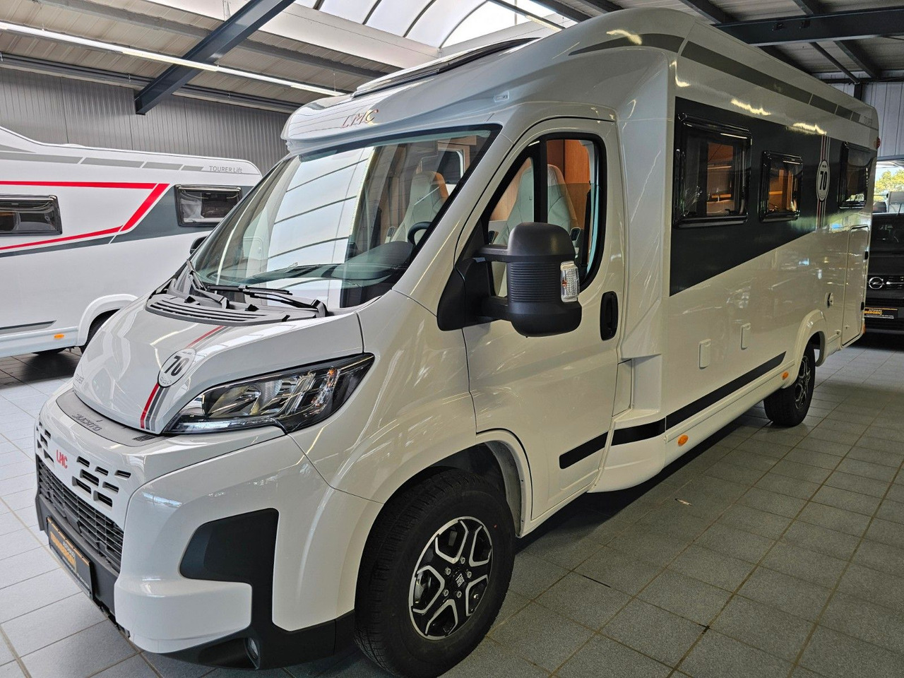 LMC Tourer T660G 70 Jahre AT-8 WC Markise Navi - Camping-car profilé: photos 2 LMC Tourer T660G 70 Jahre AT-8 WC Markise Navi - Camping-car profilé: photos 2