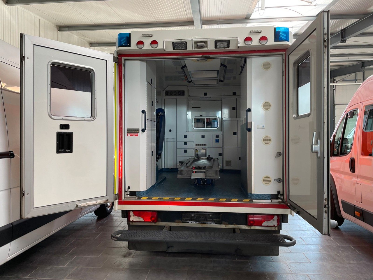 Mercedes-Benz Sprinter II Rettungswagen 519 CDI - Ambulance: photos 4 Mercedes-Benz Sprinter II Rettungswagen 519 CDI - Ambulance: photos 4