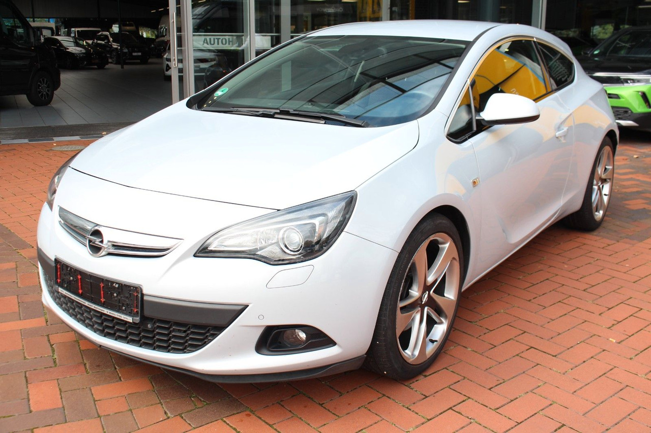Opel Astra J GTC Innovation - Voiture à hayon: photos 1 Opel Astra J GTC Innovation - Voiture à hayon: photos 1