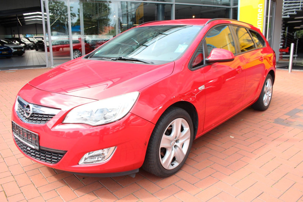 Opel Astra J Sports Tourer Design Edition - Voiture break: photos 1 Opel Astra J Sports Tourer Design Edition - Voiture break: photos 1