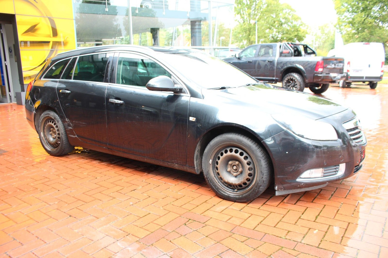 Opel Insignia A Sports Tourer Innovation - Voiture break: photos 1 Opel Insignia A Sports Tourer Innovation - Voiture break: photos 1