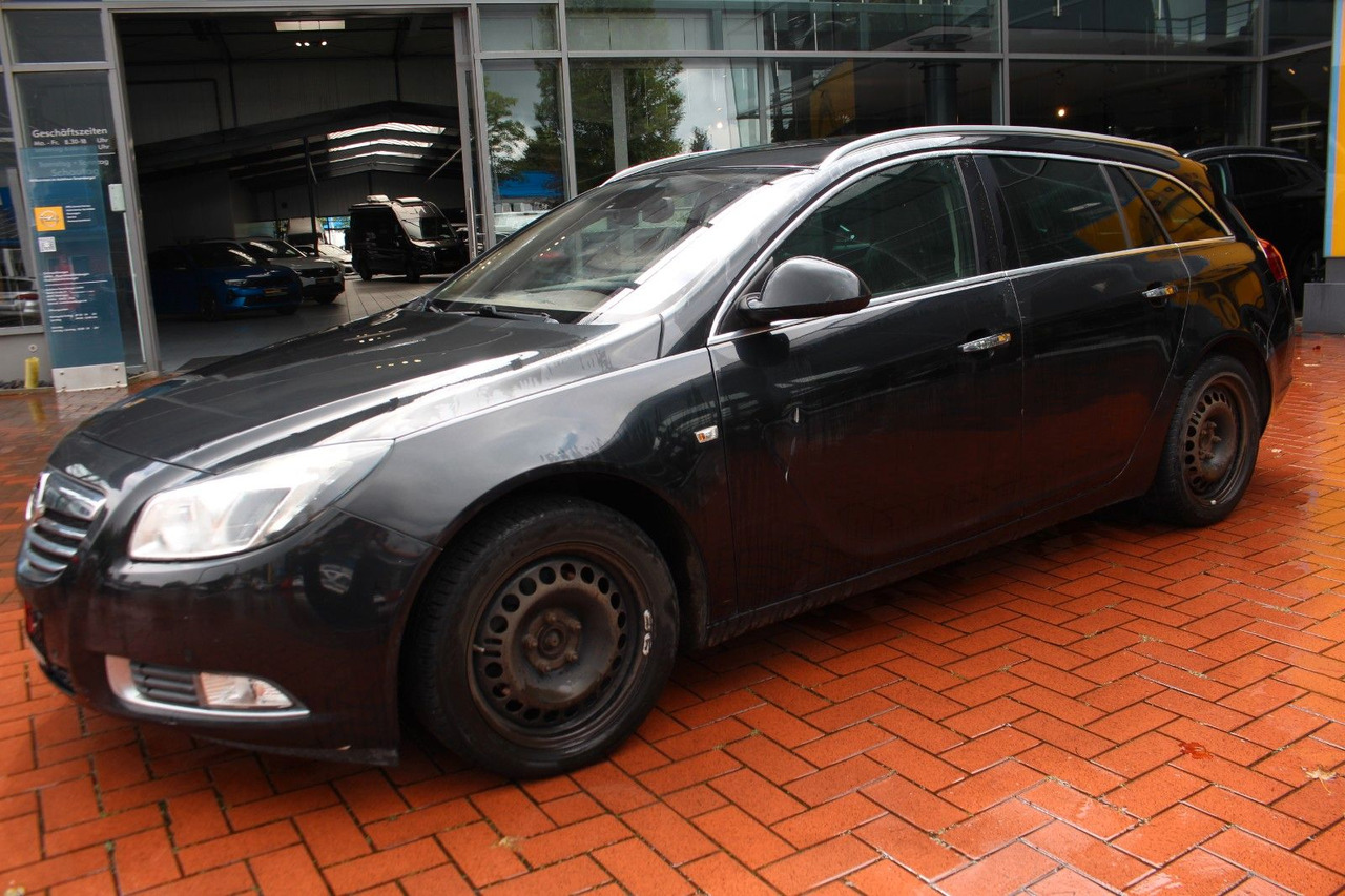 Opel Insignia A Sports Tourer Innovation - Voiture break: photos 3 Opel Insignia A Sports Tourer Innovation - Voiture break: photos 3