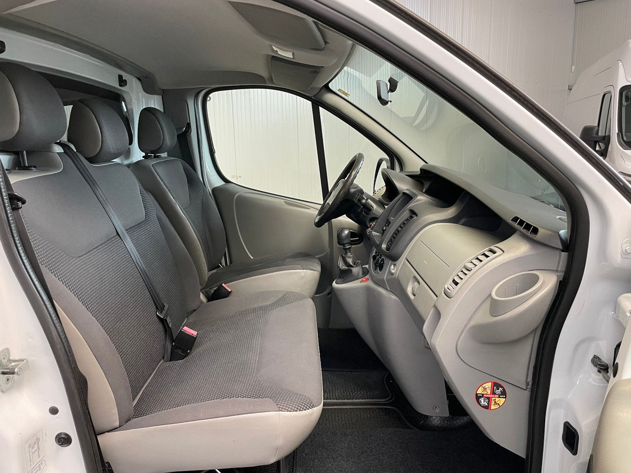 Opel Vivaro Kasten L2H1 2,9t Tüv Scheckheft Klima AHK - Fourgonnette: photos 5 Opel Vivaro Kasten L2H1 2,9t Tüv Scheckheft Klima AHK - Fourgonnette: photos 5