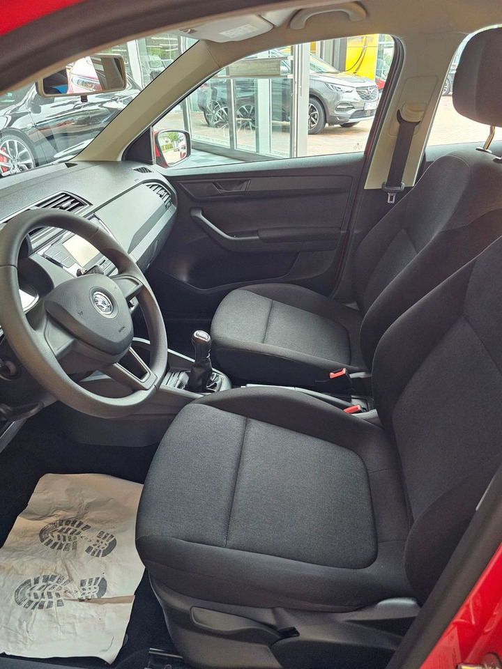 Skoda Fabia Cool Edition SHZ USB - Voiture: photos 4 Skoda Fabia Cool Edition SHZ USB - Voiture: photos 4